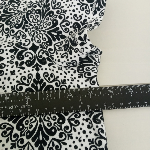 Made for life black white victorian medallion cotton top 2X - Picture 7 of 8